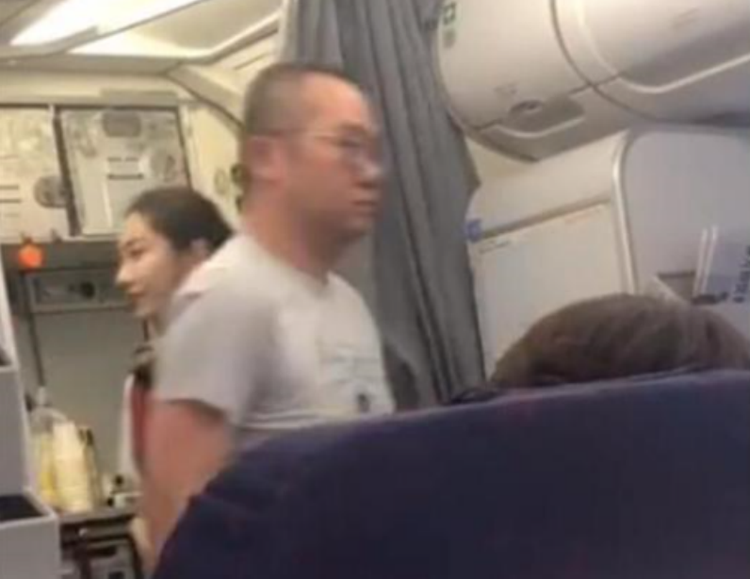 情感專家高空秀腿？涂磊到底是偽善的道德家，還是無奈的患者