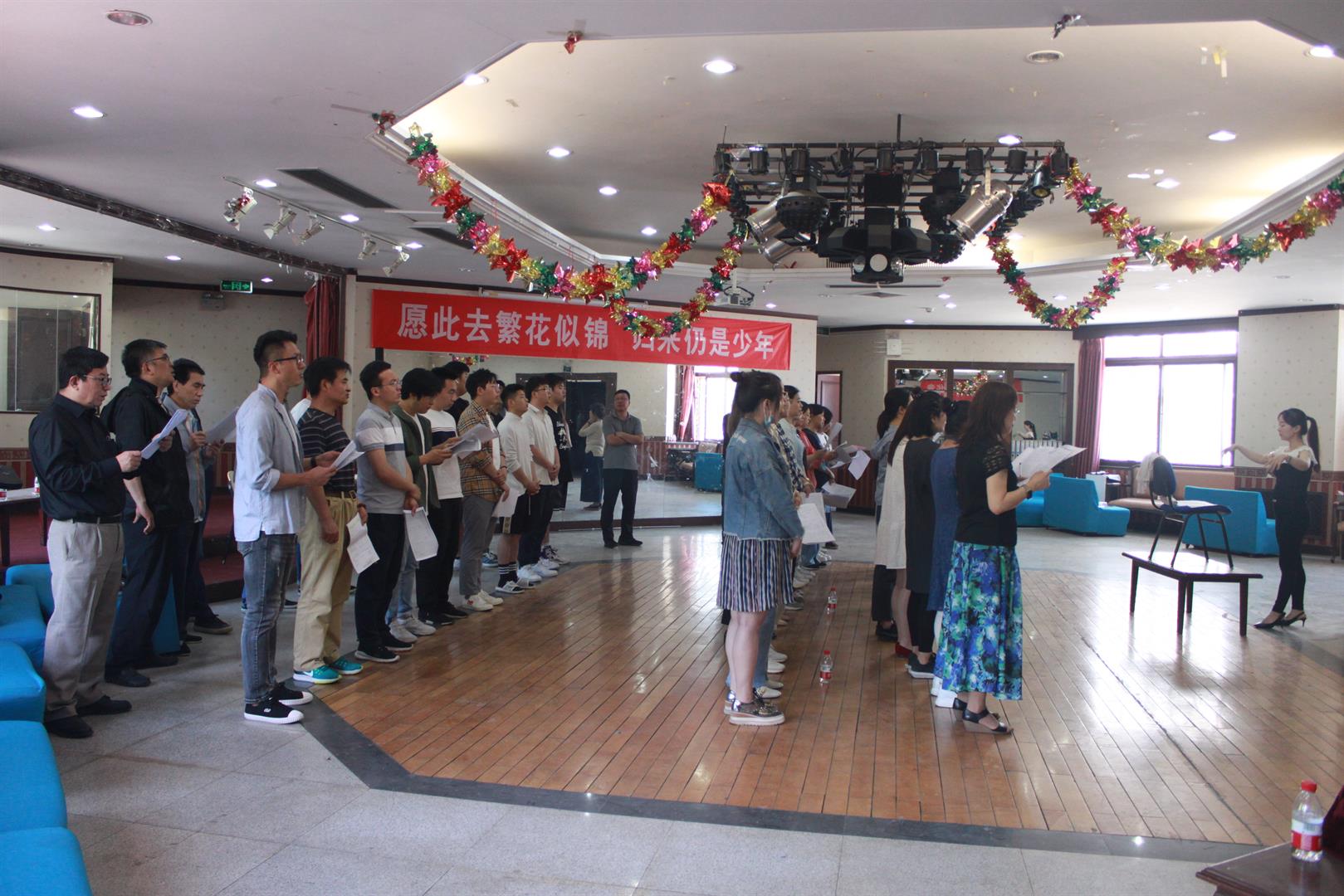 學(xué)院榮獲慶?！鞍倌昙t船頌 七秩遠(yuǎn)航歌”大型主題合唱比賽一等獎